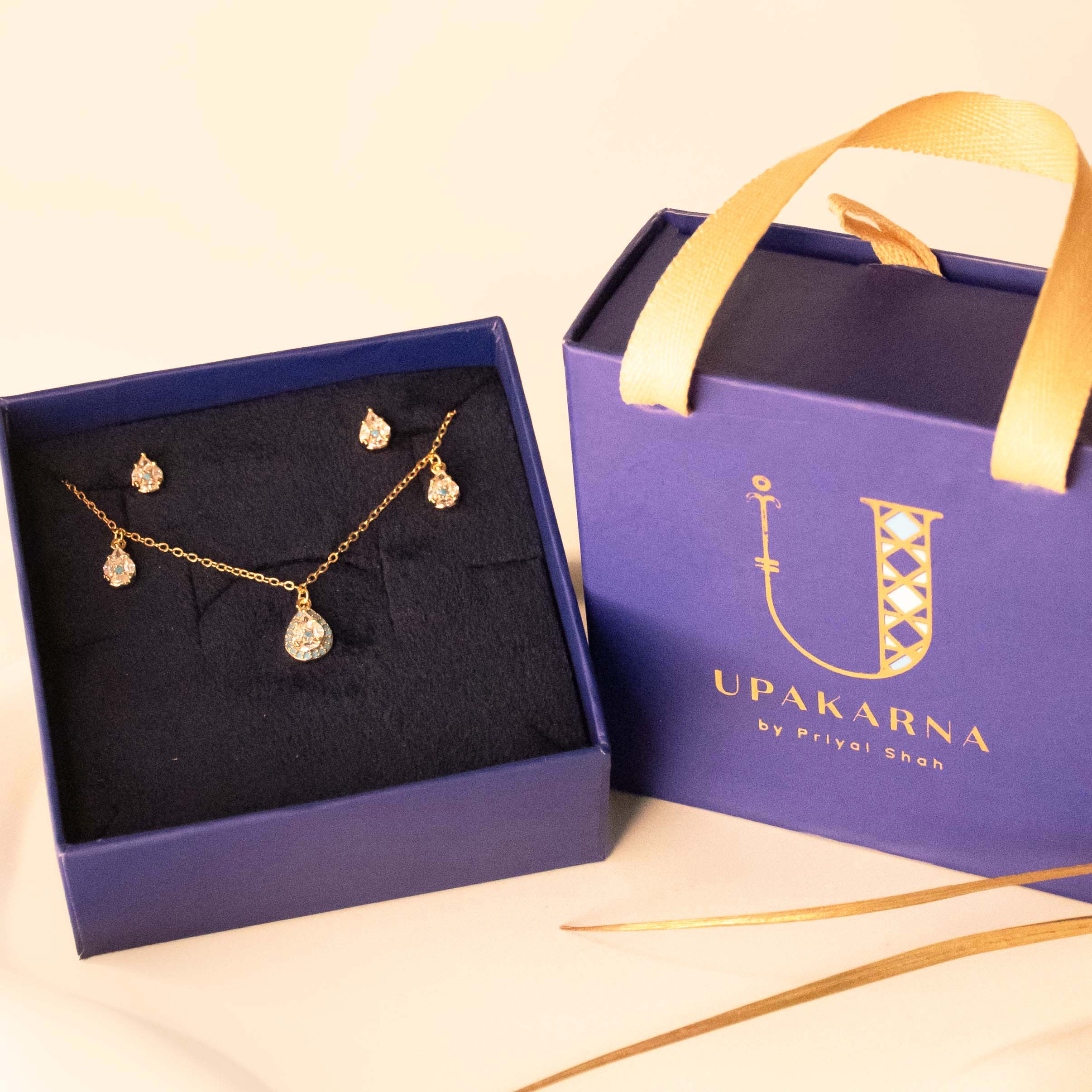 Pear Embedded Necklace Gift Set