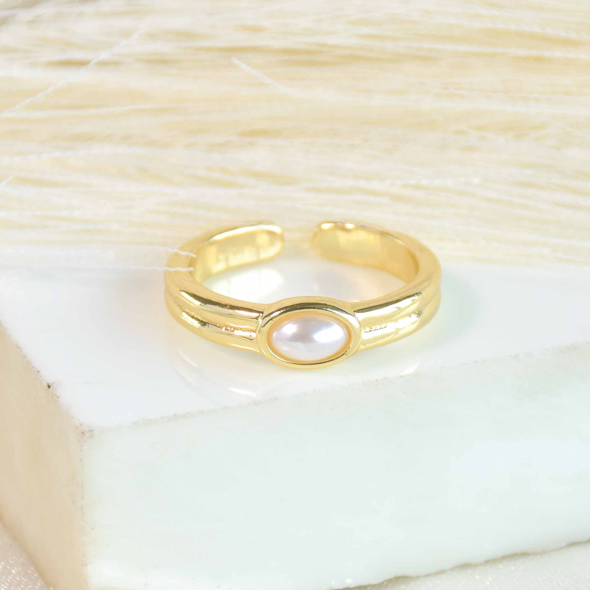 Classic Oval Pearl Ring