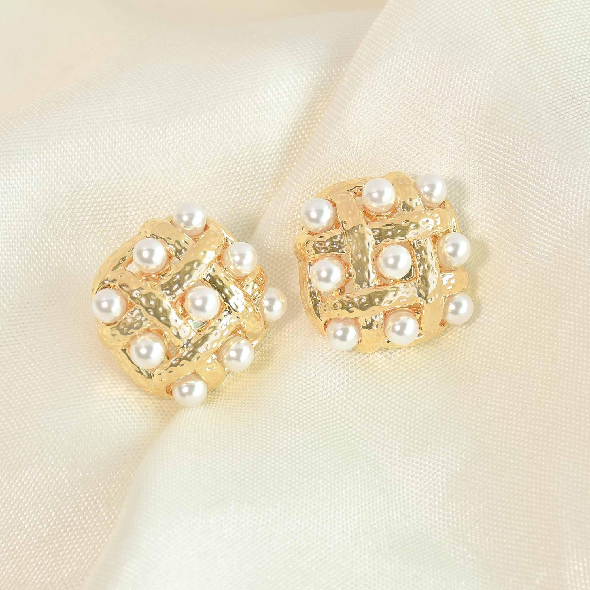 Interwoven Pearl Earring