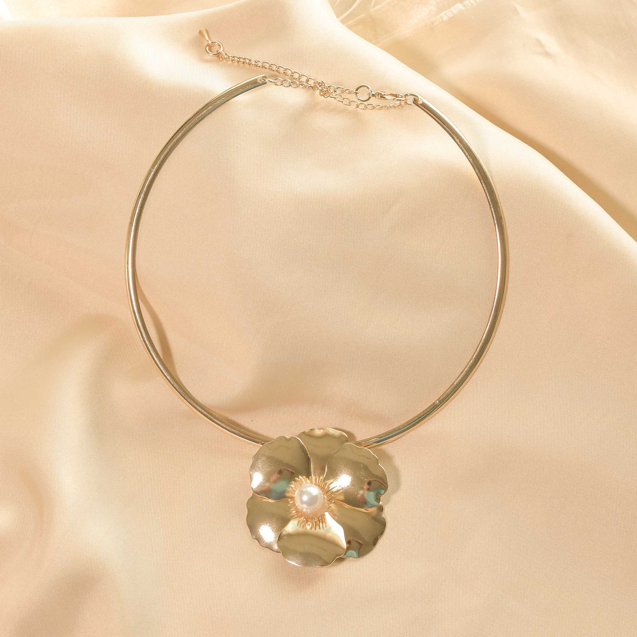 Classic Pearl Petals Necklace Set