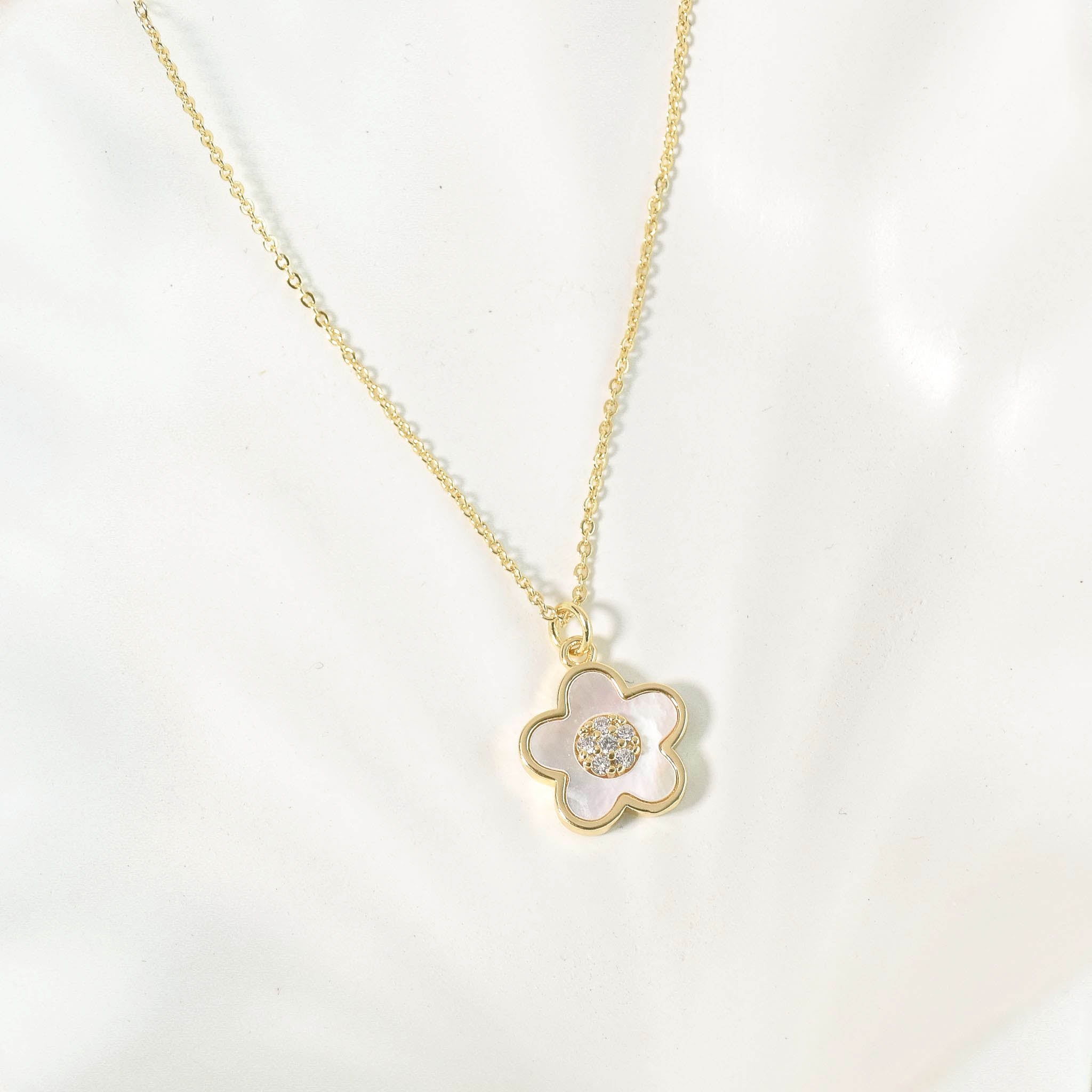 Delicate Daisy Necklace