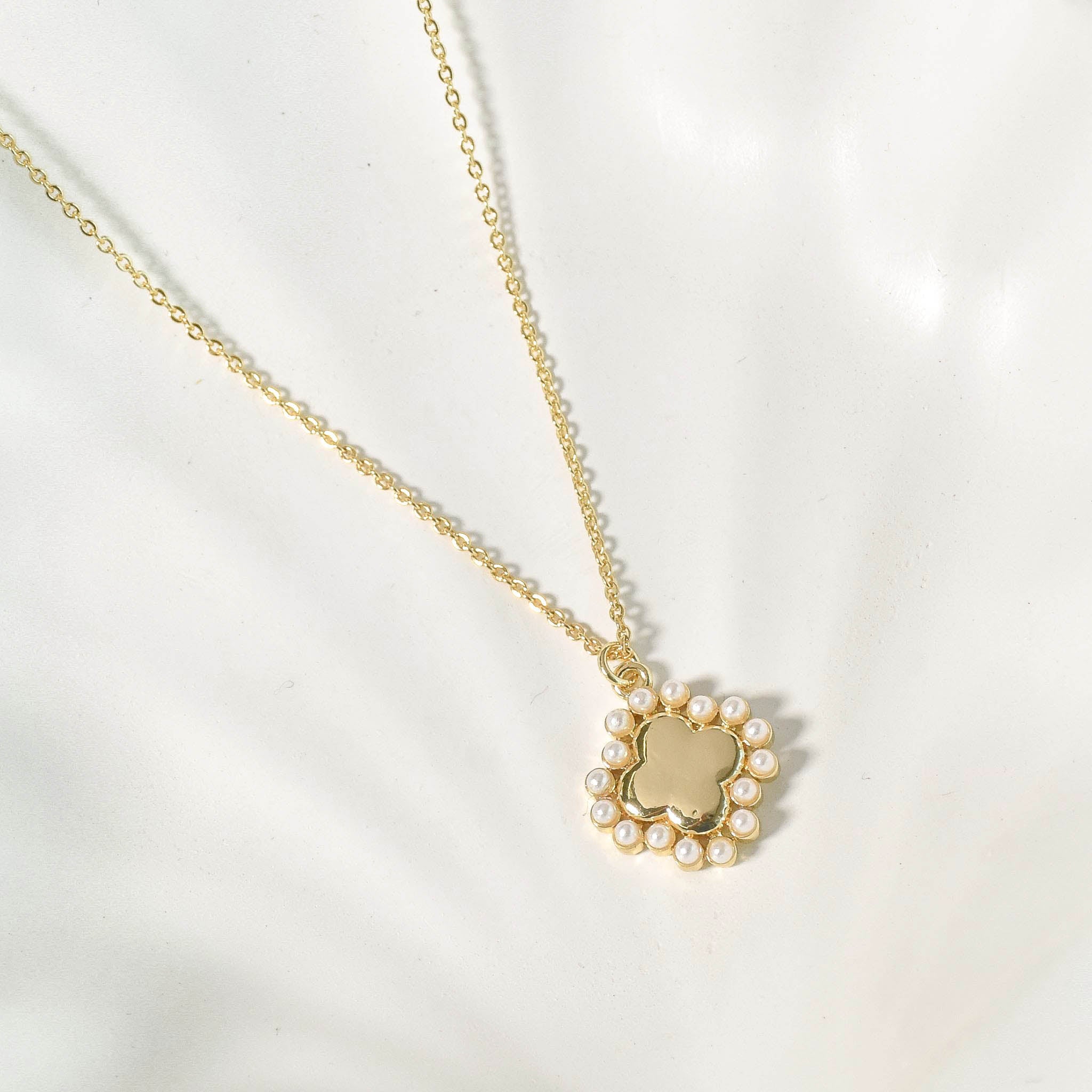 Classic Pearl Flower Necklace
