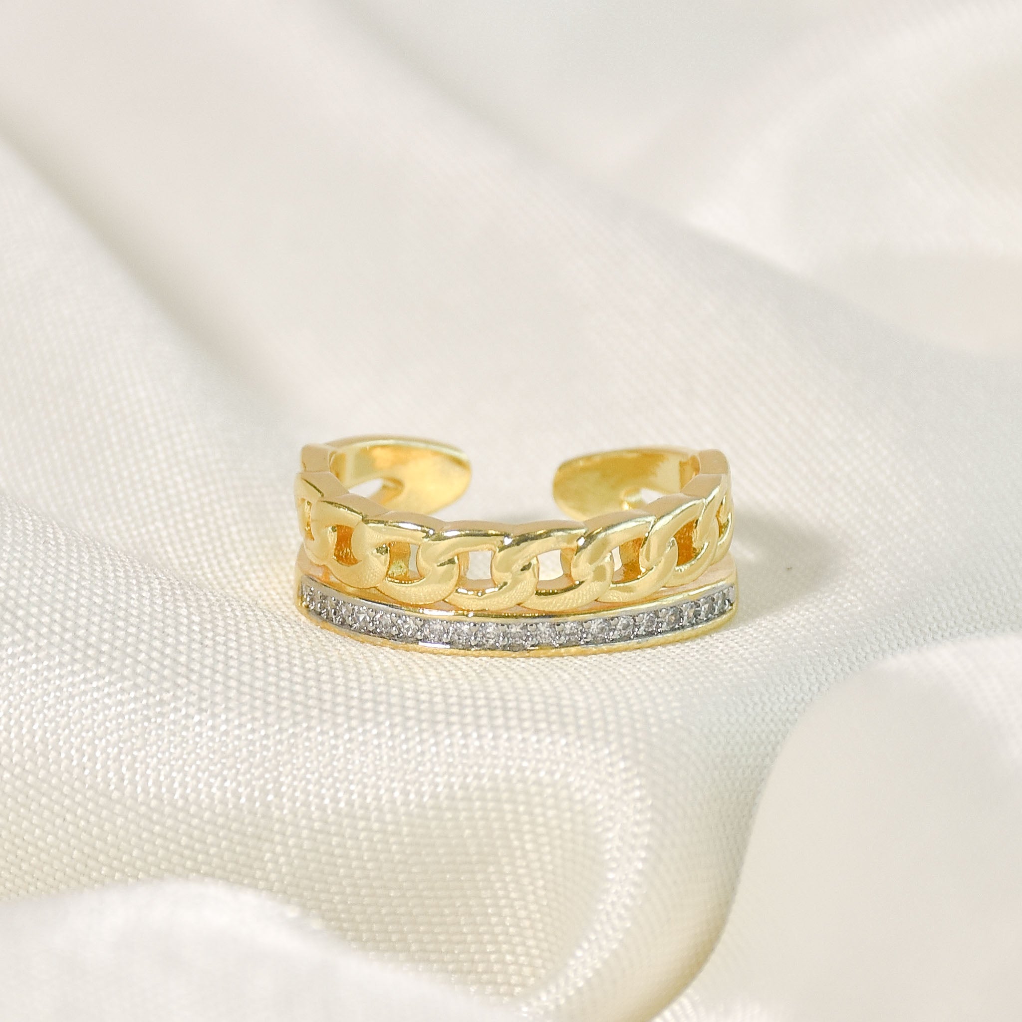 Gleaming Interlink Ring