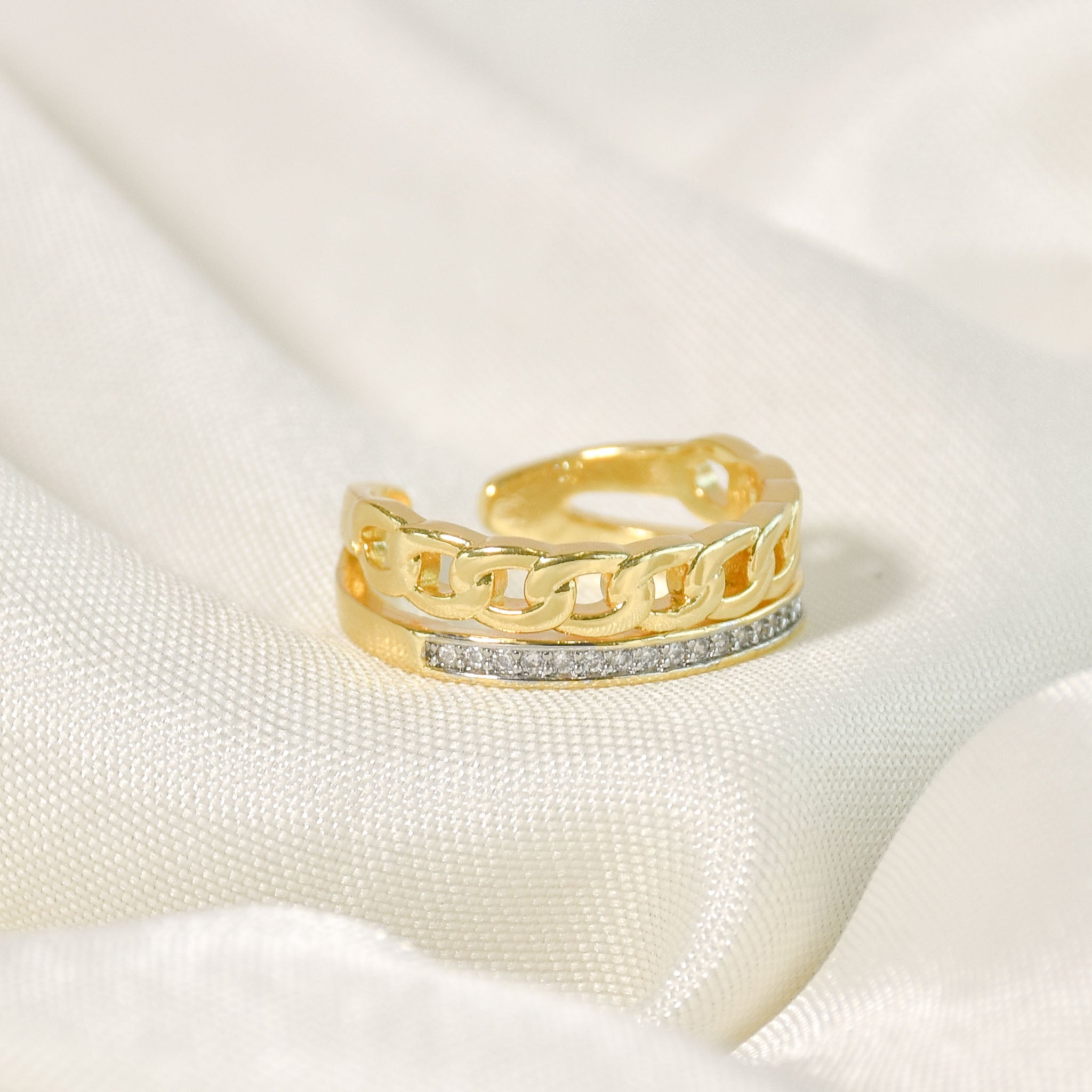 Gleaming Interlink Ring