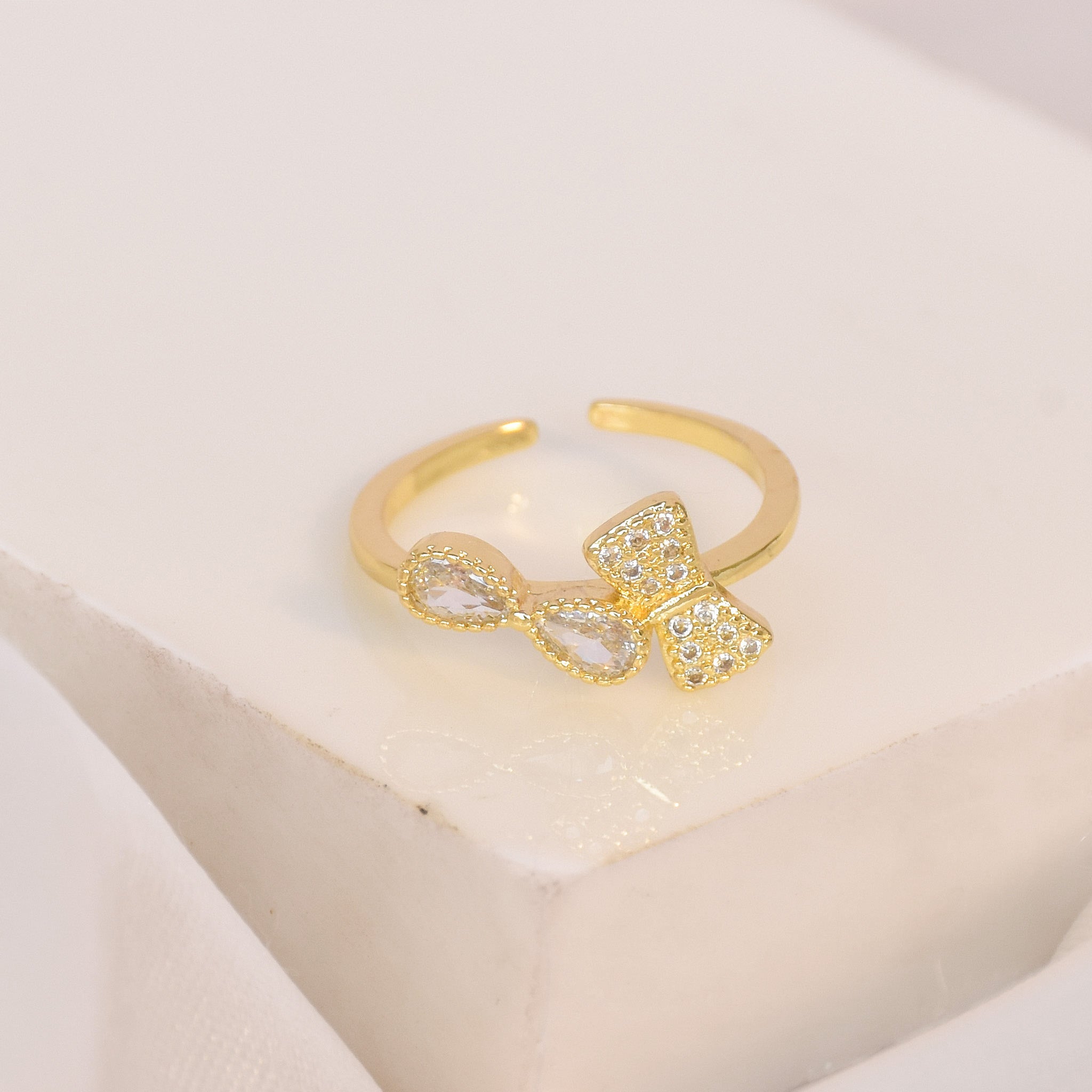 Infinity Bow Gleam Ring