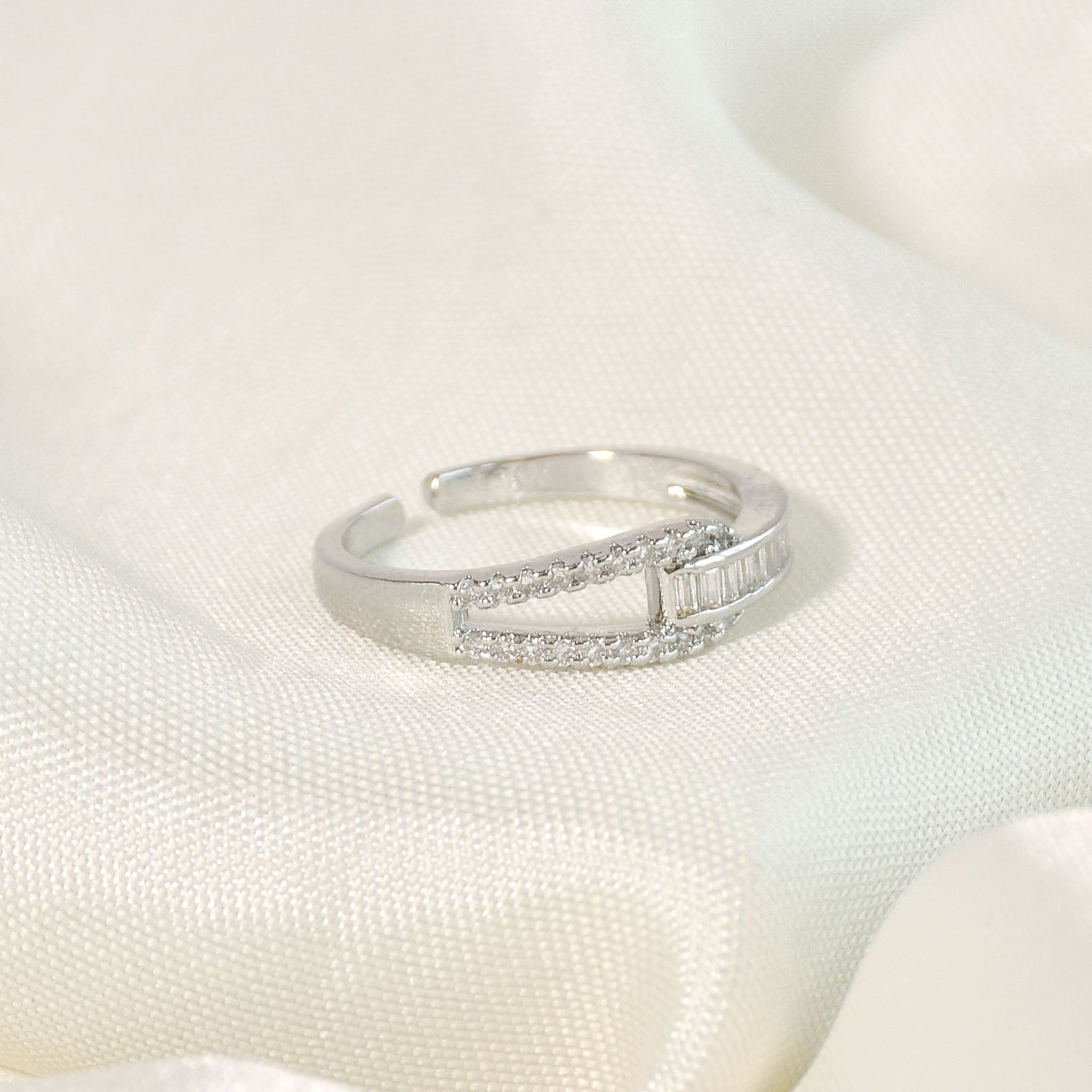 Baguette Interlocked Ring