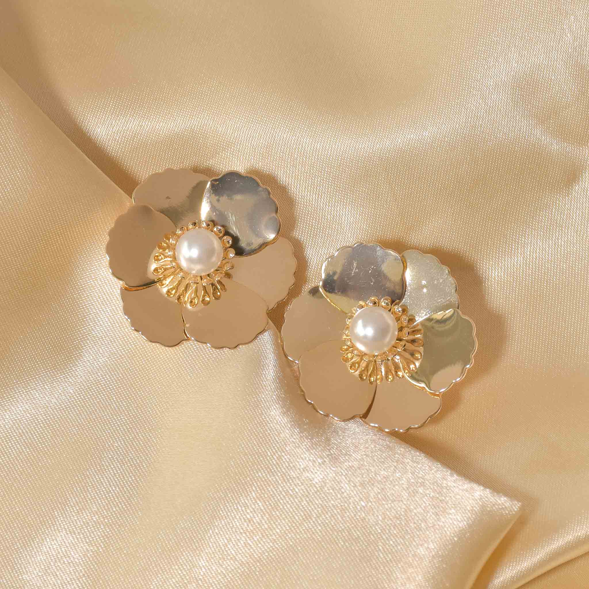 Classic Pearl Petals Necklace Set