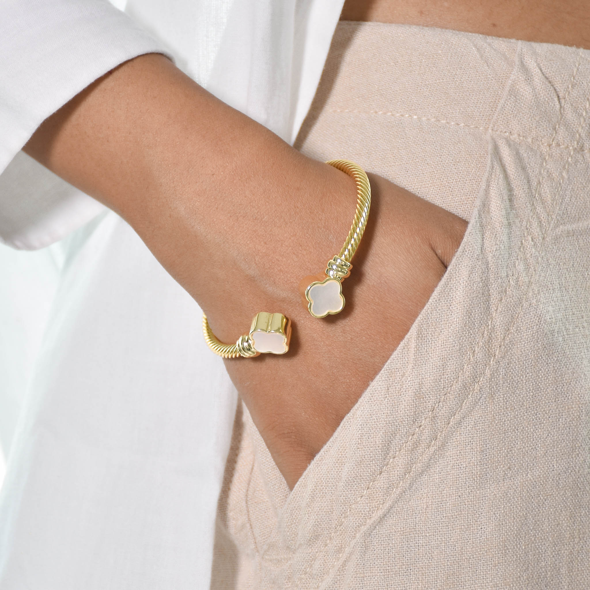 Elegant Clover Bangle