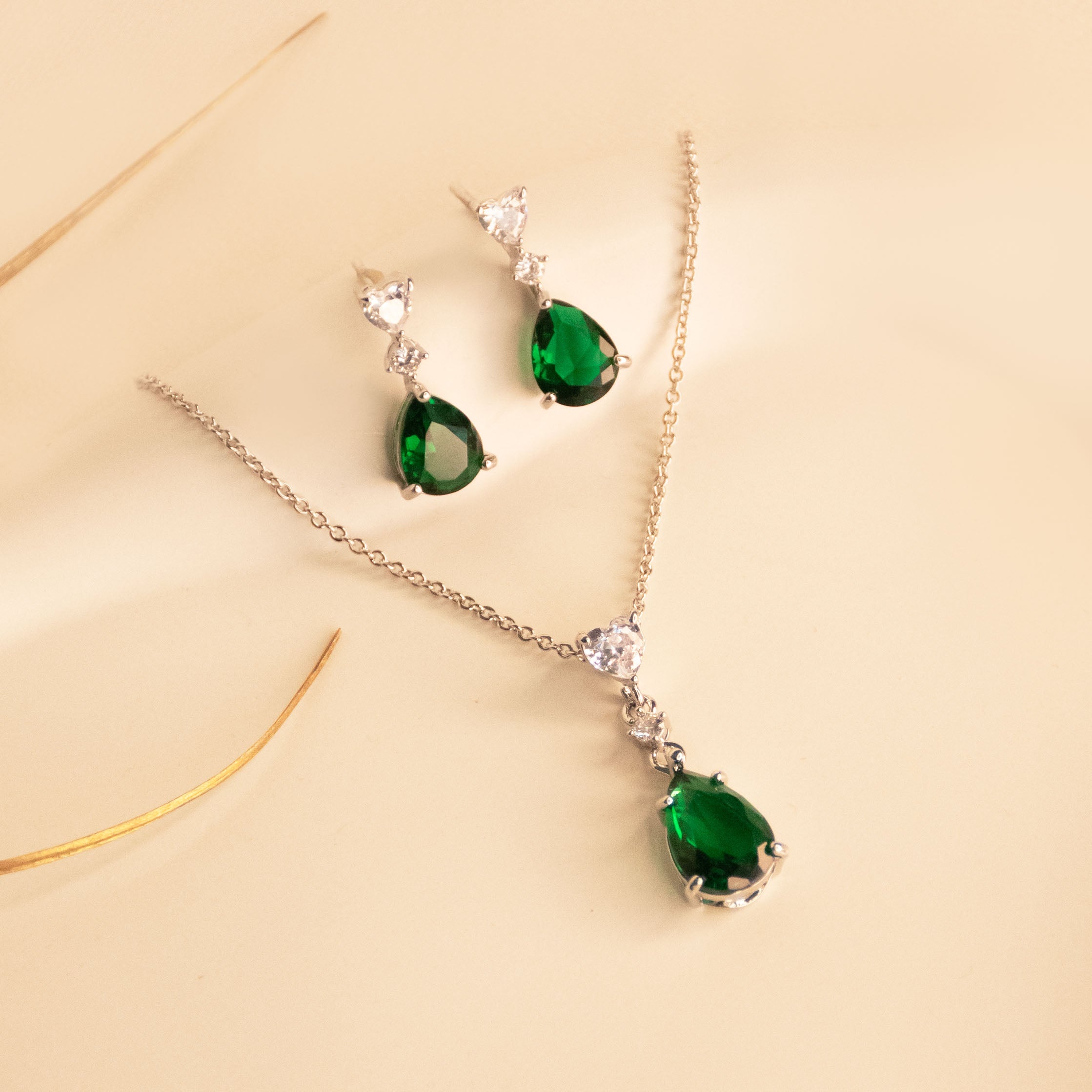 Pear Necklace Gift Set