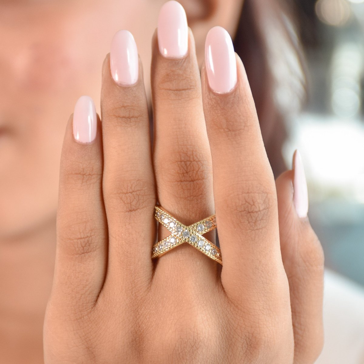 Elegant golden drape-style ring with shimmering crystal detailing and an adjustable anti-tarnish finish, perfect for everyday elegance, parties, and special occasions.