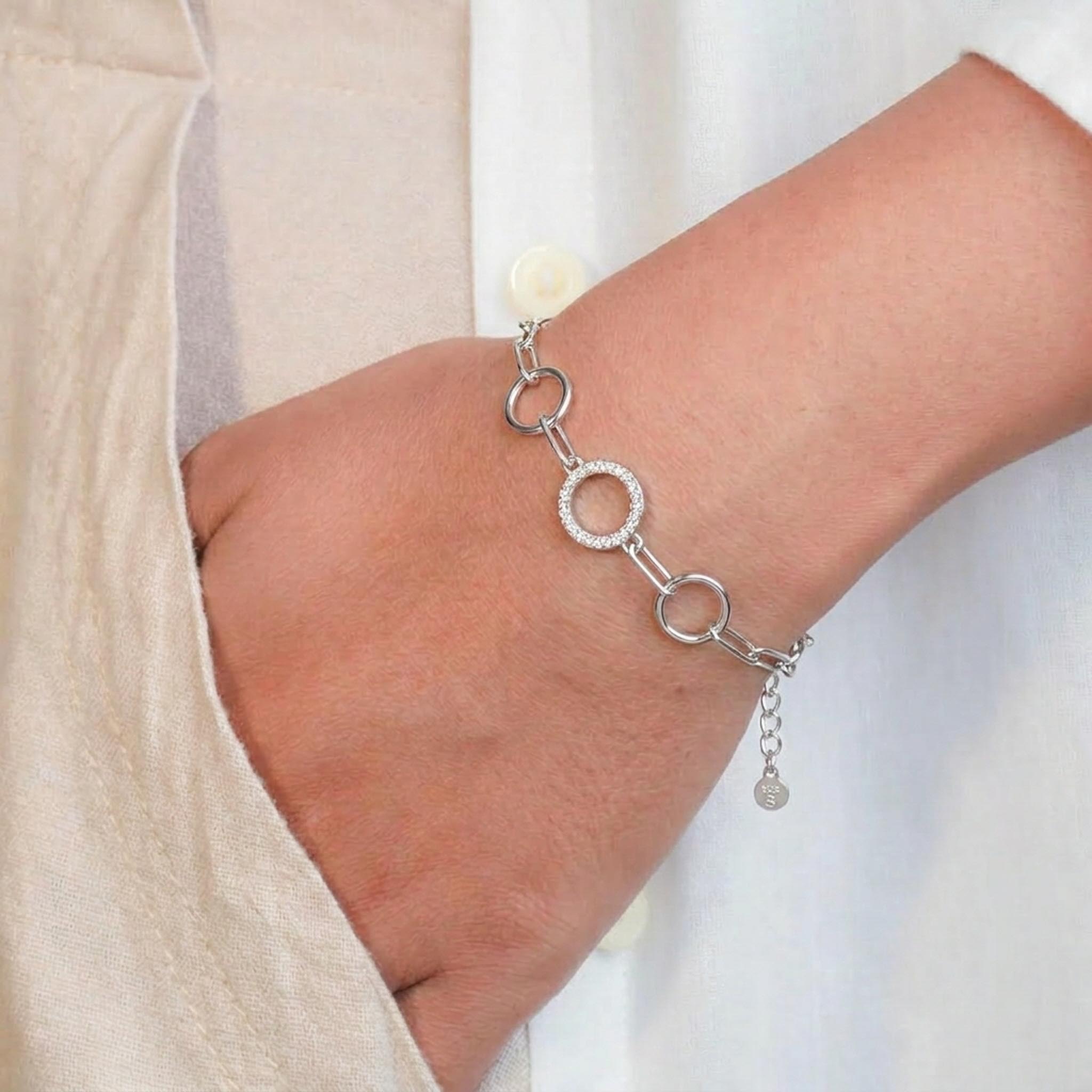 Diamond Link 925 Sterling Silver Bracelet featuring a modern paperclip chain design with a sparkling pave-set circular centerpiece, accented by polished round links and finished with an adjustable clasp