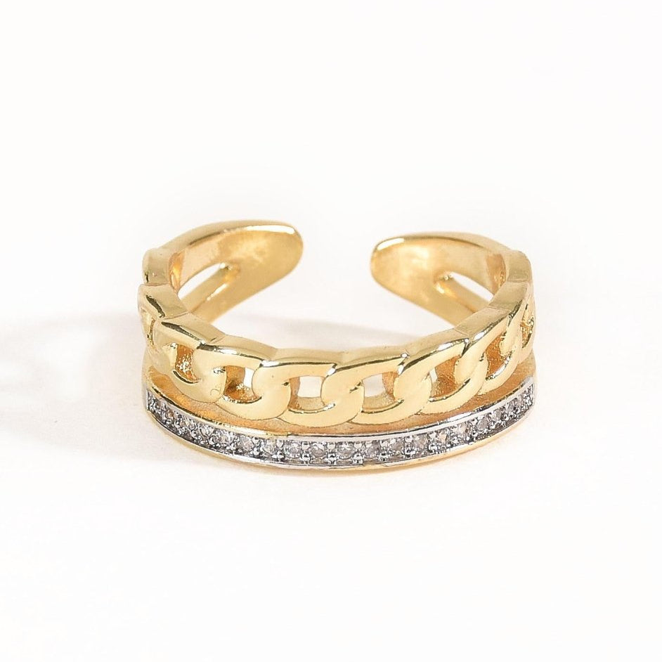 Elegant golden interlink ring with sparkling pavé chain detailing and an adjustable anti-tarnish finish, perfect for modern elegance, everyday styling, and thoughtful gifting.