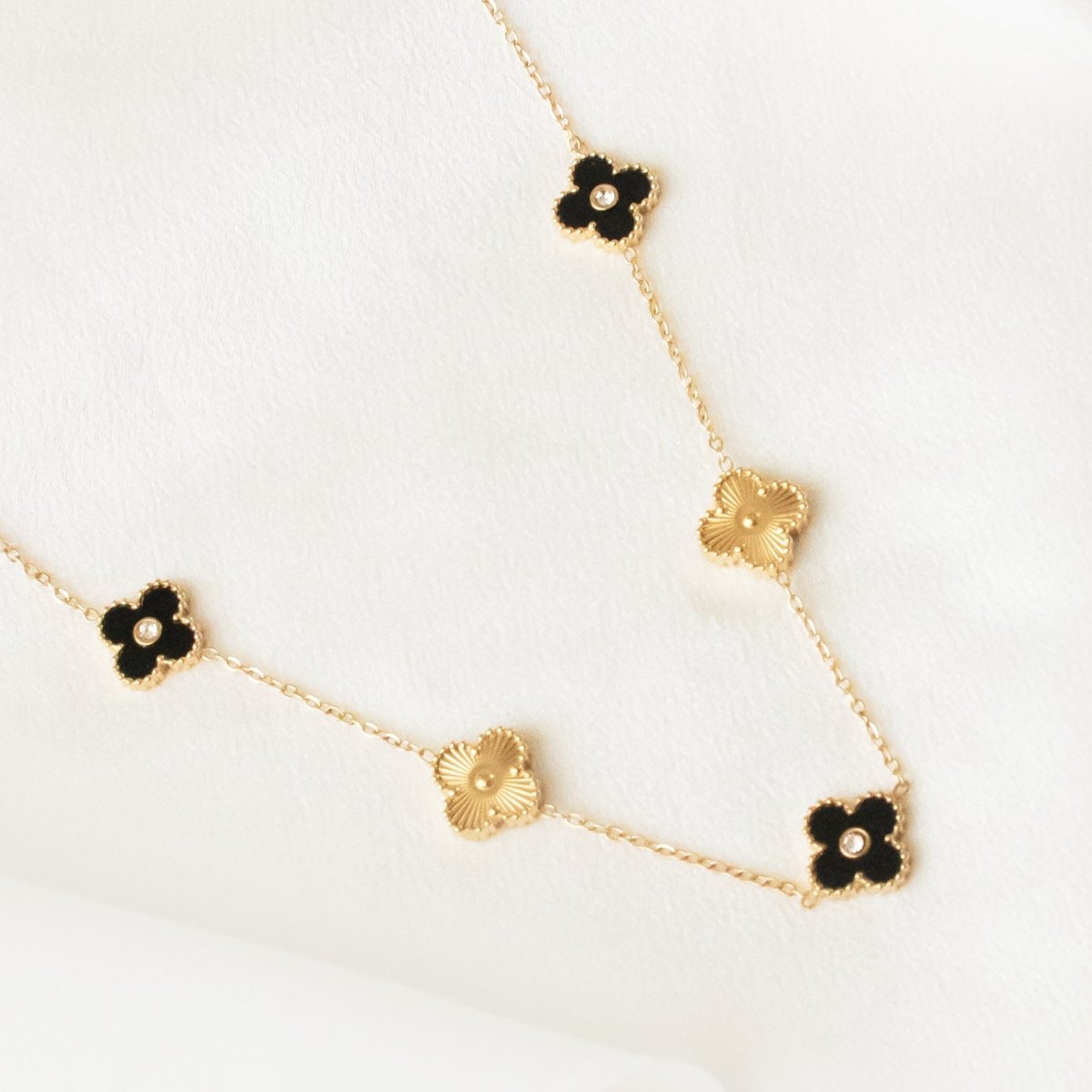 Black & Gold Clover Necklace - Upakarnaproduct_type