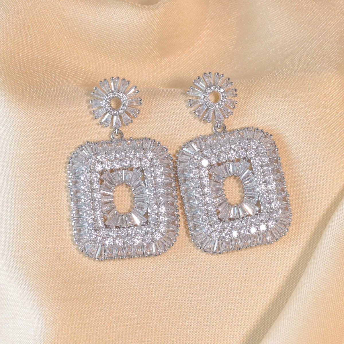 Classic Spark Square Earrings - Upakarnaproduct_type