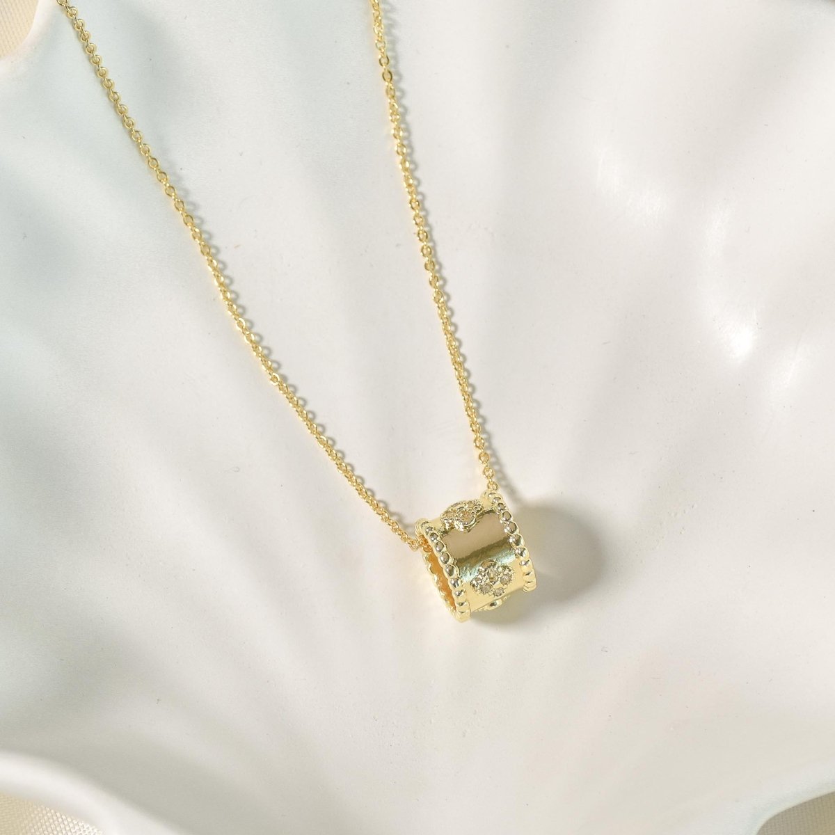 Crystal Cubic Necklace - Upakarnaproduct_type