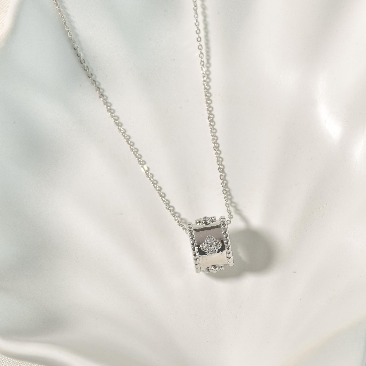 Crystal Cubic Necklace - Upakarnaproduct_type