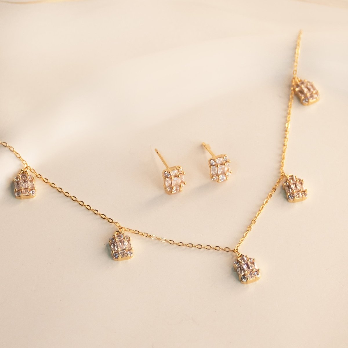 Dainty Rectangular Stone Necklace Gift Set - Upakarnaproduct_type
