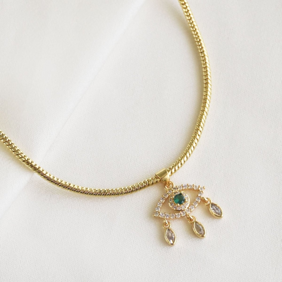 Dangling Charm Emerald Evil Eye Necklace - Upakarnaproduct_type