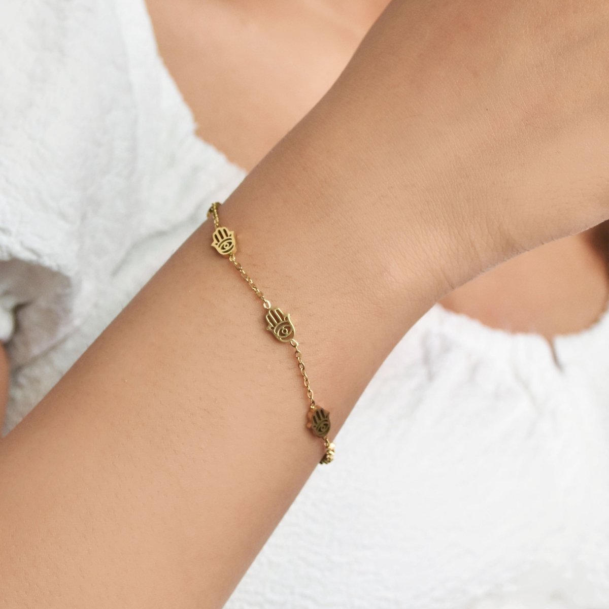 Elegant Shine Bracelet Stack - Upakarnaproduct_type
