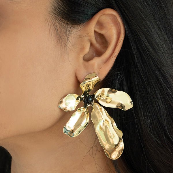 Flower Black Gaze Earrings - Upakarnaproduct_type