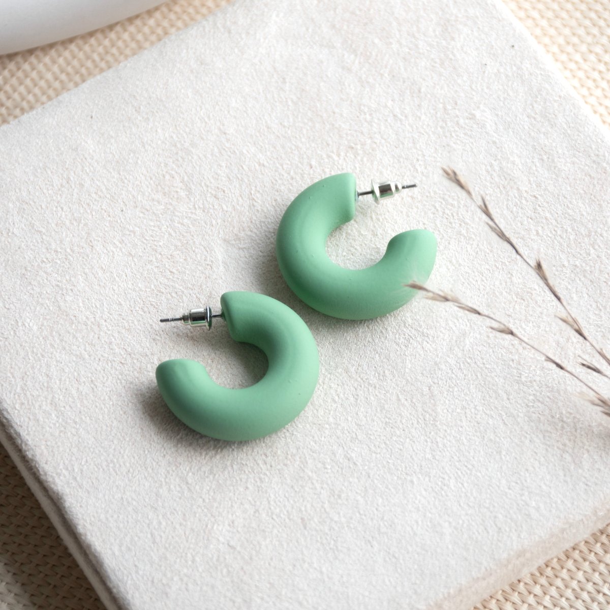 Green Blush Hoop Earrings - Upakarnaproduct_type