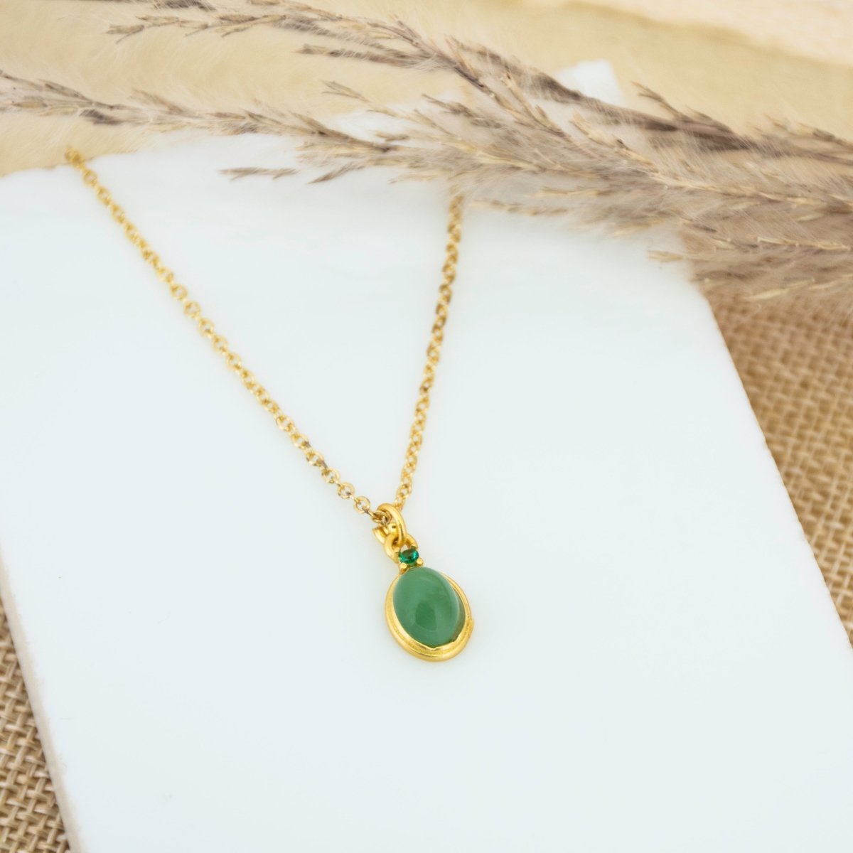 Green Stone Necklace - Upakarnaproduct_type