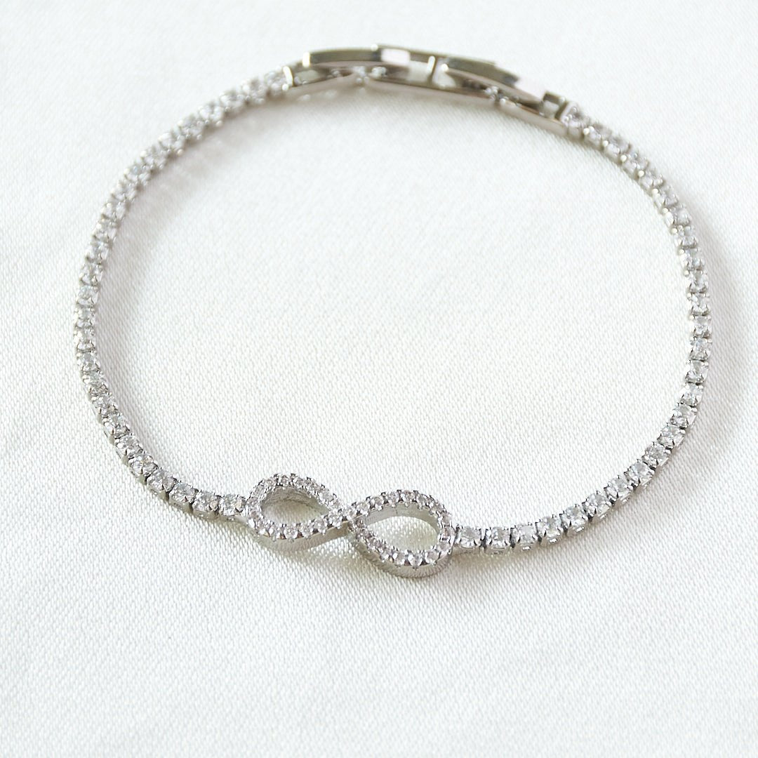 Infinity Diamond Tennis Bracelet - Upakarnaproduct_type