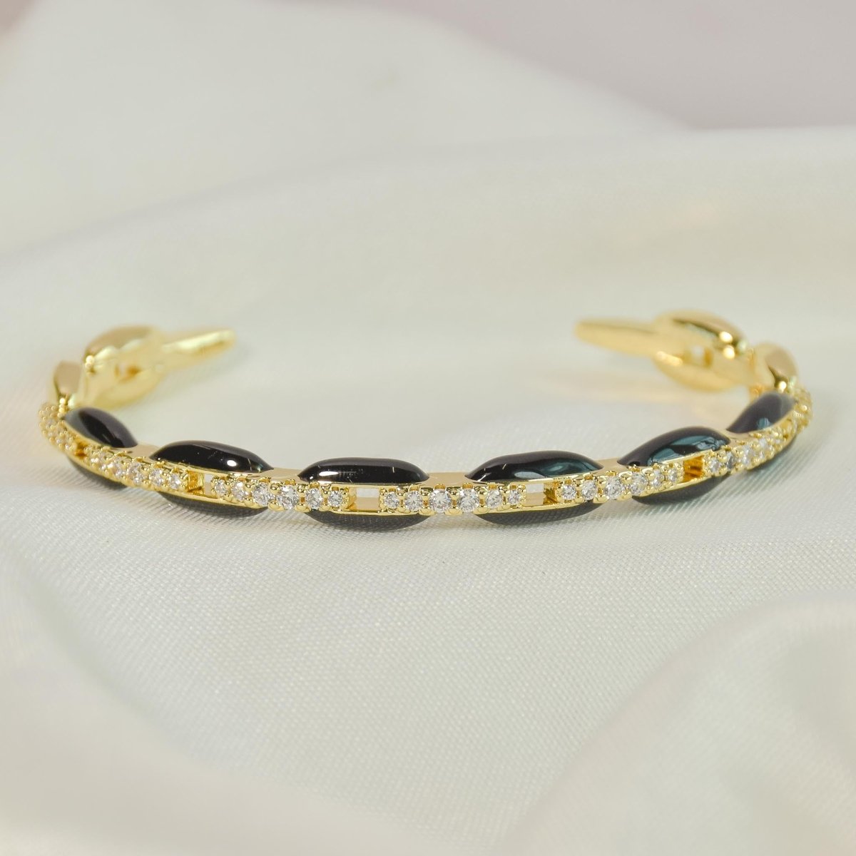 Interlinked Rhinestone Bangle - Upakarnaproduct_type