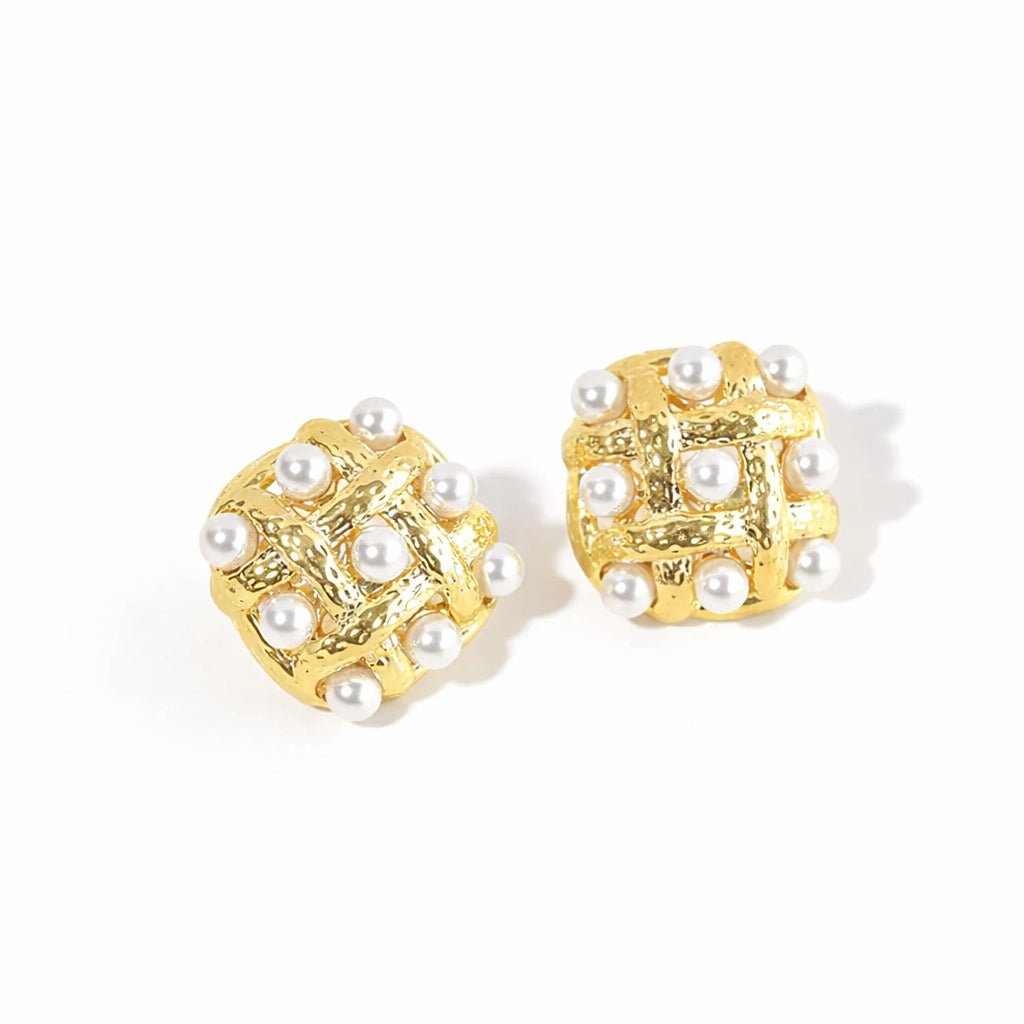 Interwoven Pearl Earring - Upakarnaproduct_type