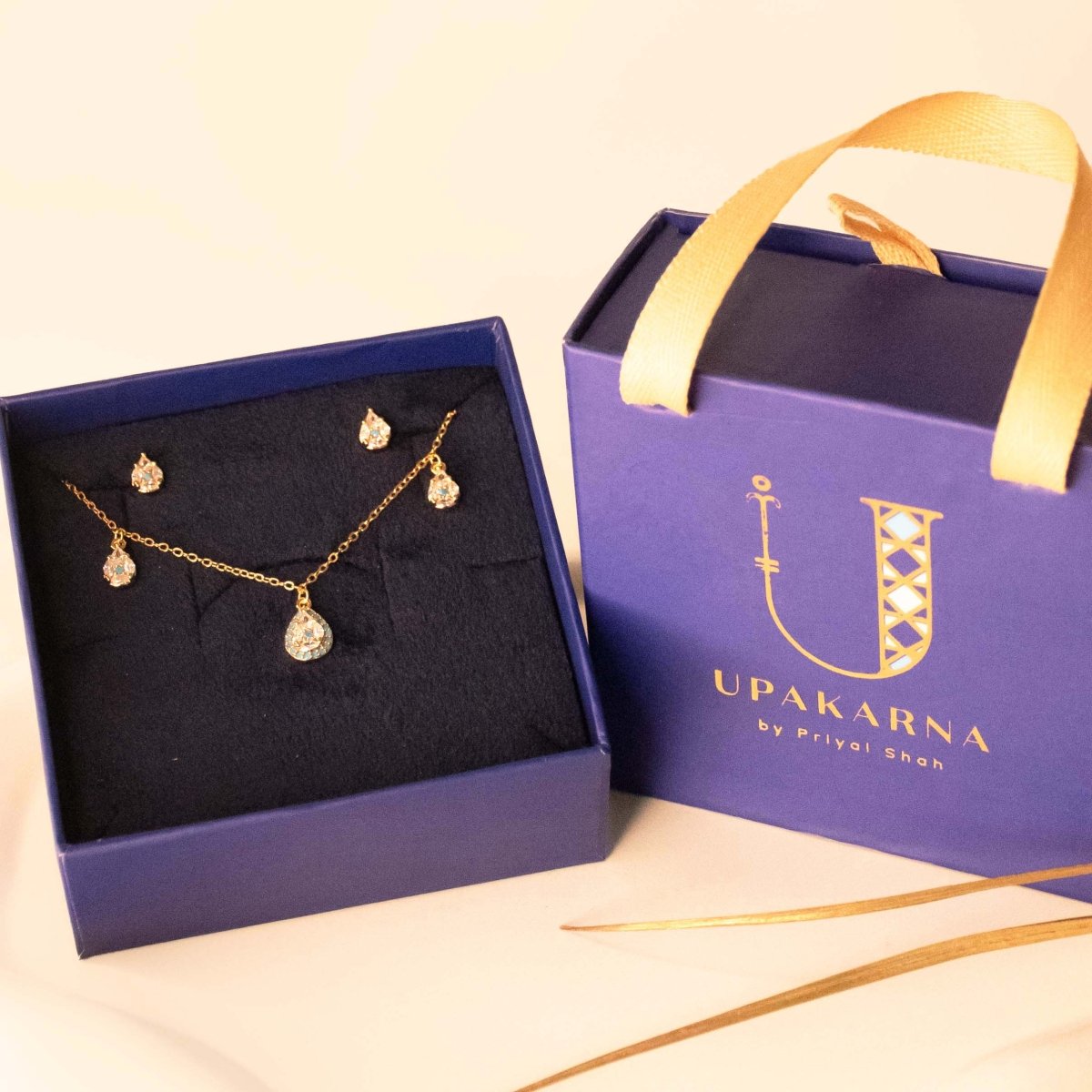 Pear Embedded Necklace Gift Set - Upakarnaproduct_type