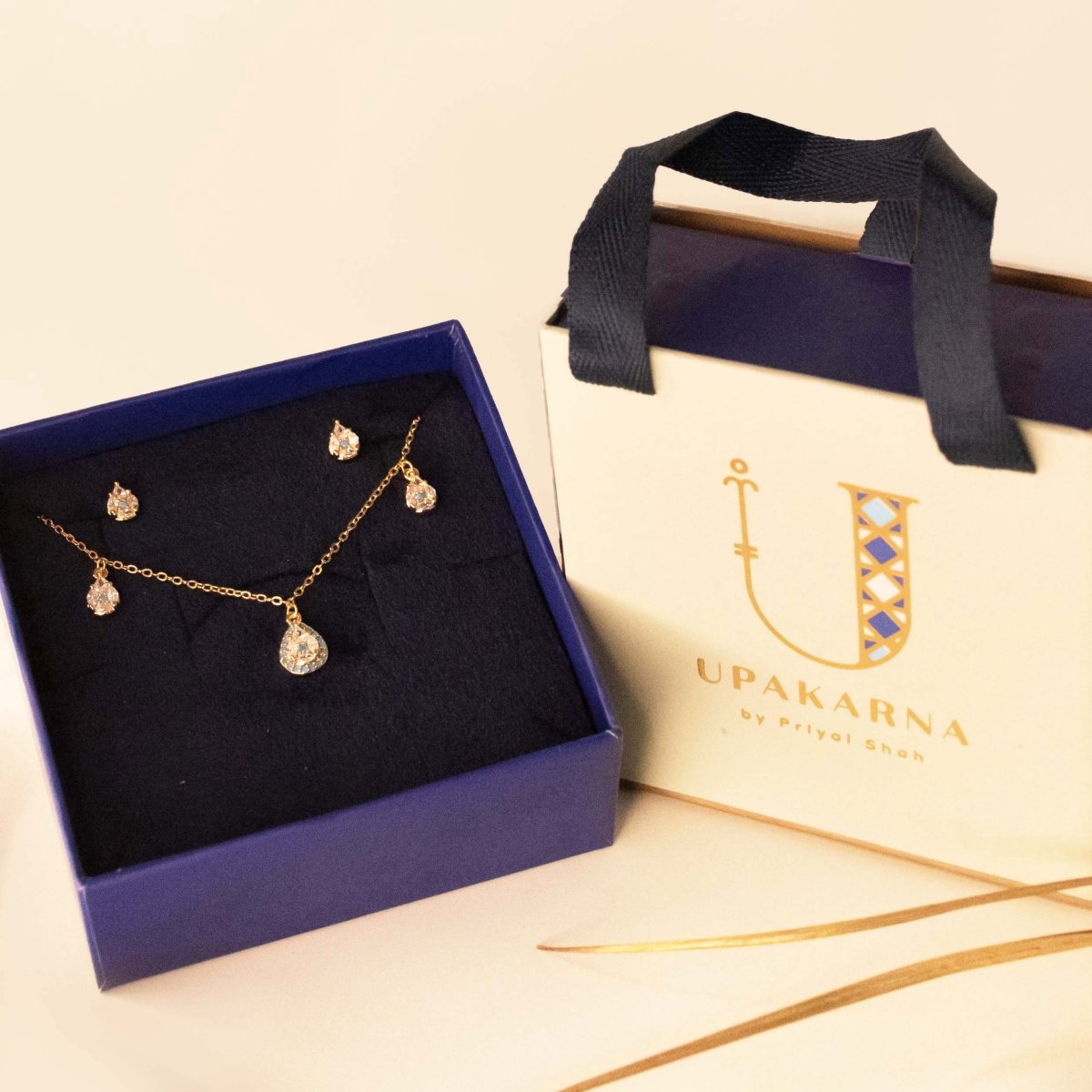 Pear Embedded Necklace Gift Set - Upakarnaproduct_type