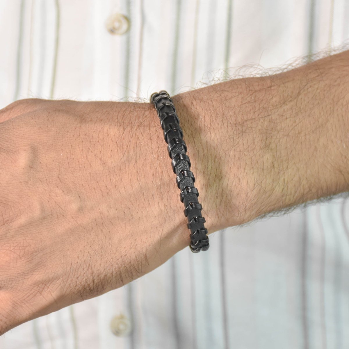 Phantom Plait Men Bracelet - Upakarnaproduct_type