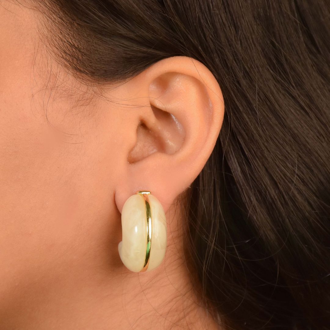Resin drop hoops with a high-gloss sculptural design and an anti-tarnish silver finish, perfect for everyday wear and statement styling.