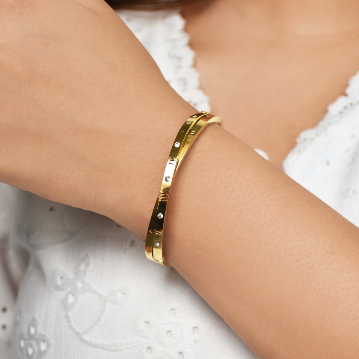 Roman Twisted Bangle - Upakarnaproduct_type
