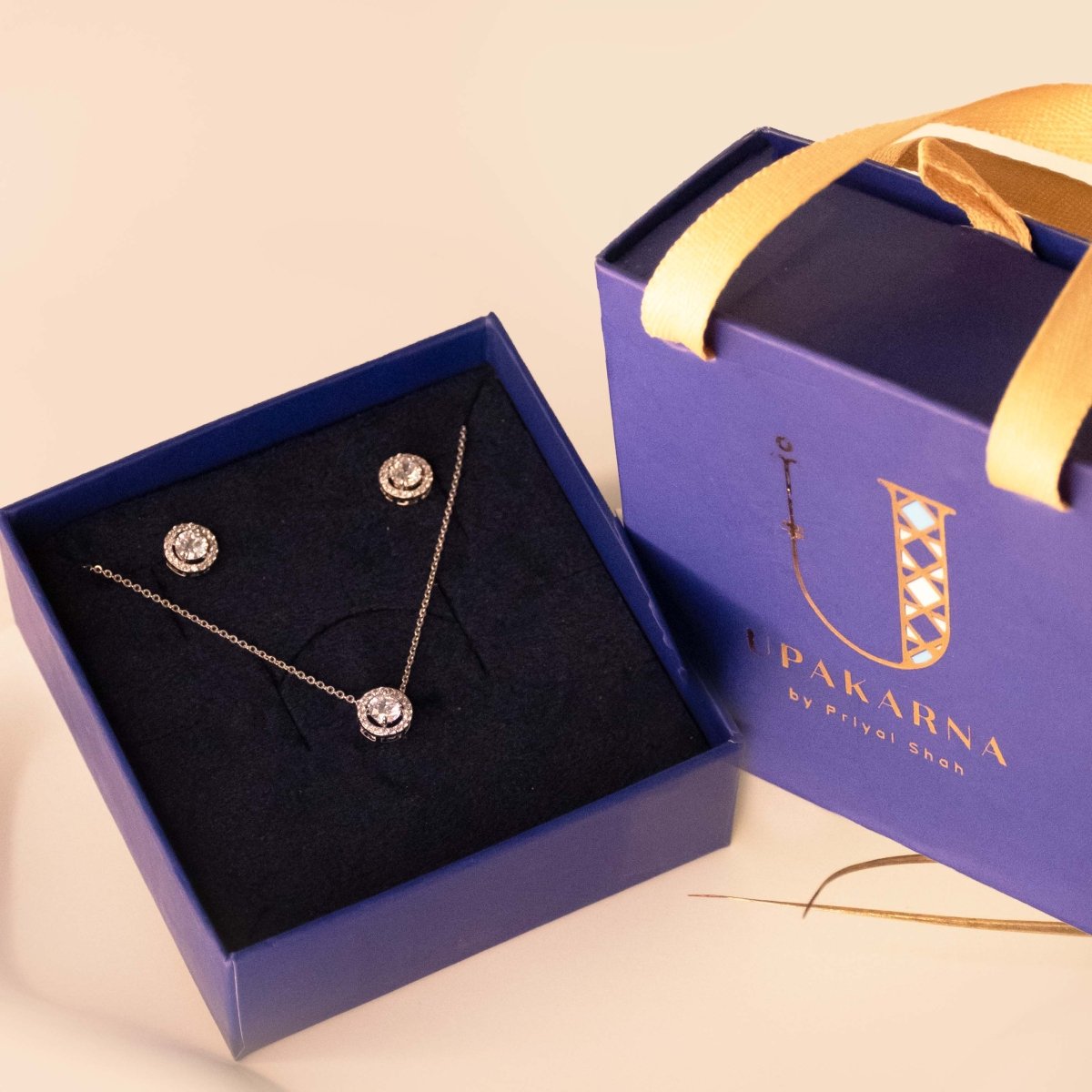 Round Diamond Necklace Gift Set - Upakarnaproduct_type