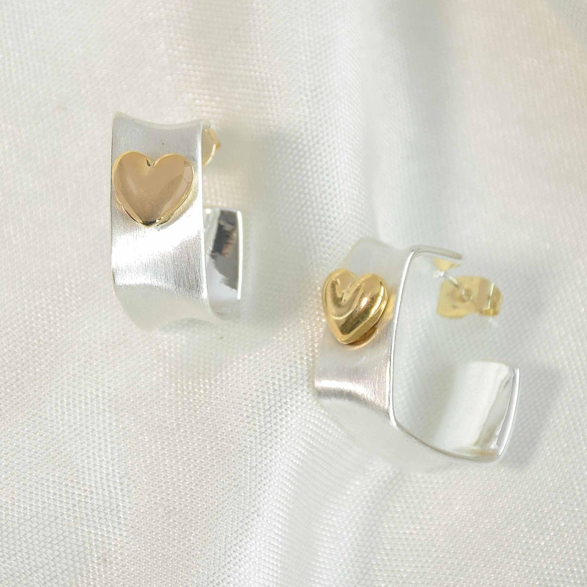 Sculpted Heart Hoop Earring - Upakarnaproduct_type