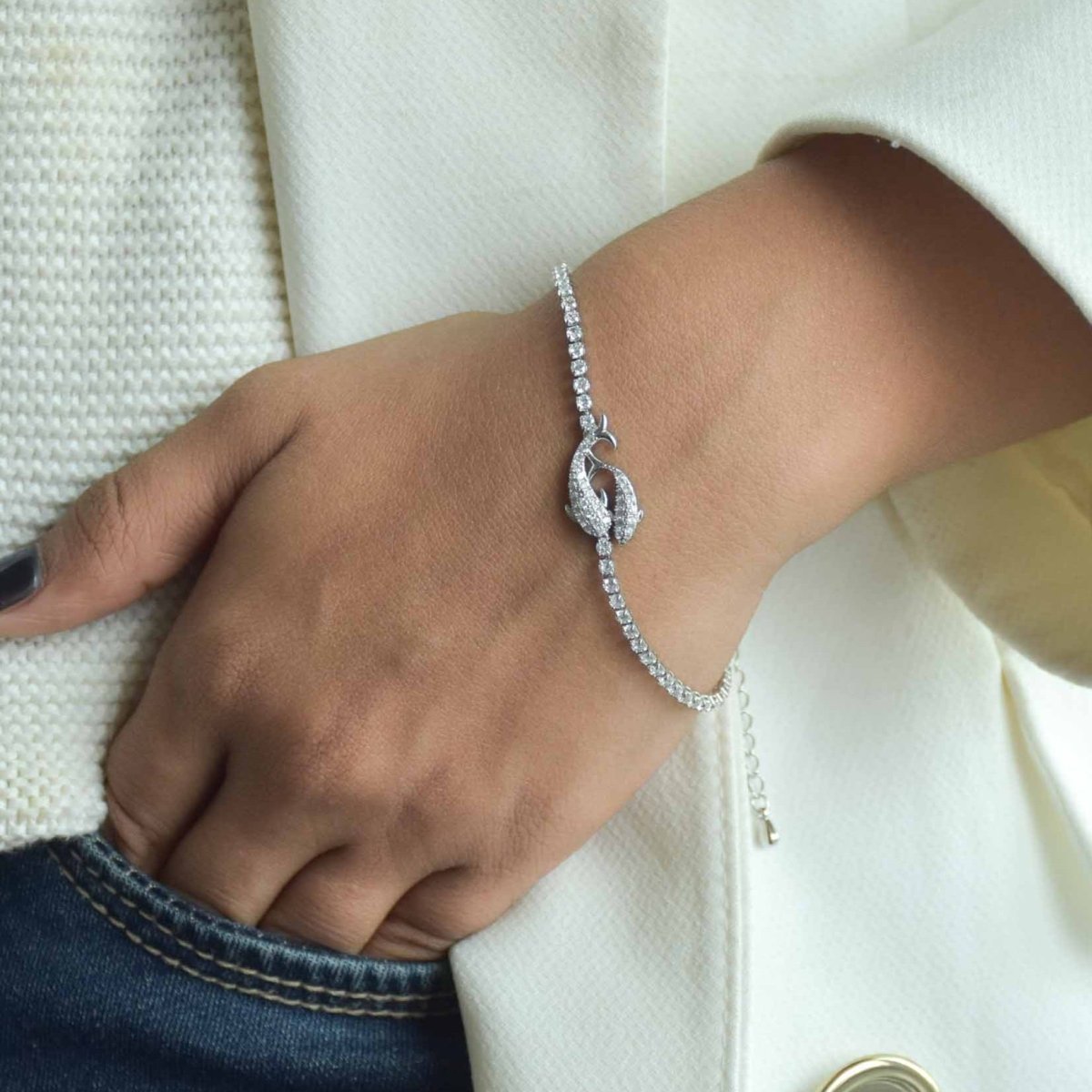Silver Dolphin Bracelet - Upakarnaproduct_type