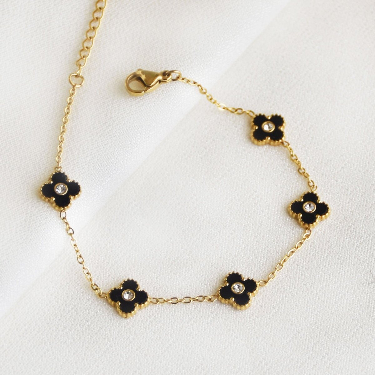 Single Stone Flower Bracelet - Upakarnaproduct_type