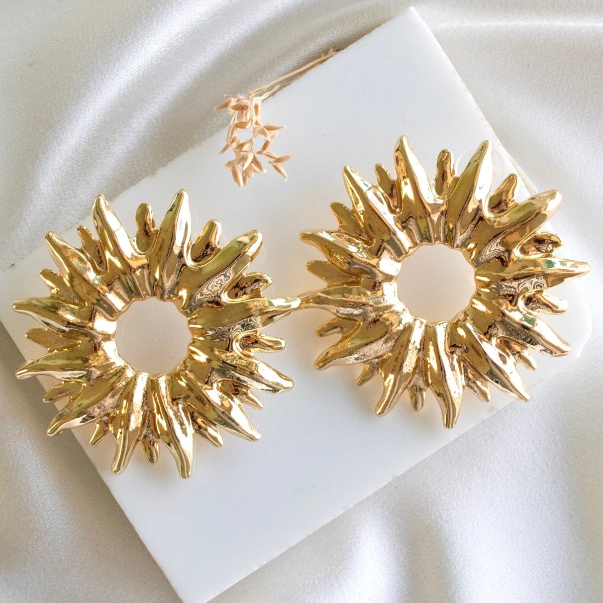 Sleek Chakra Earrings - Upakarnaproduct_type