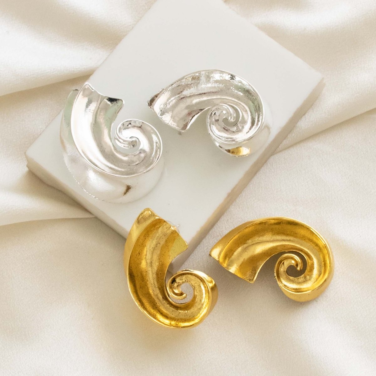 Snail Swirl Chunky Earrings - Upakarnaproduct_type