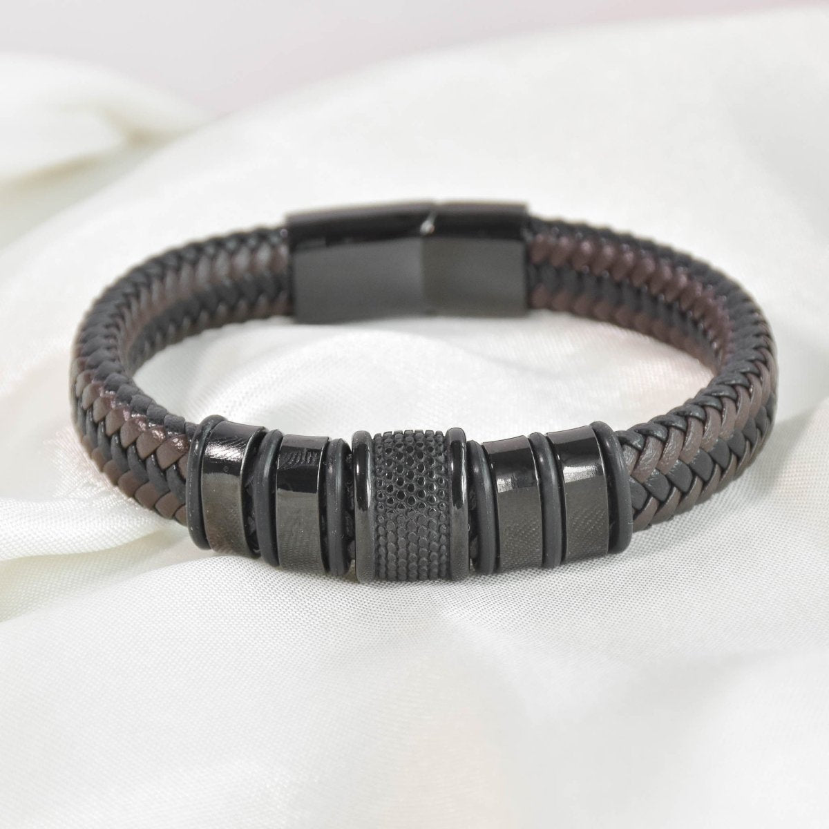Textured Barrel Men Bracelet - Upakarnaproduct_type