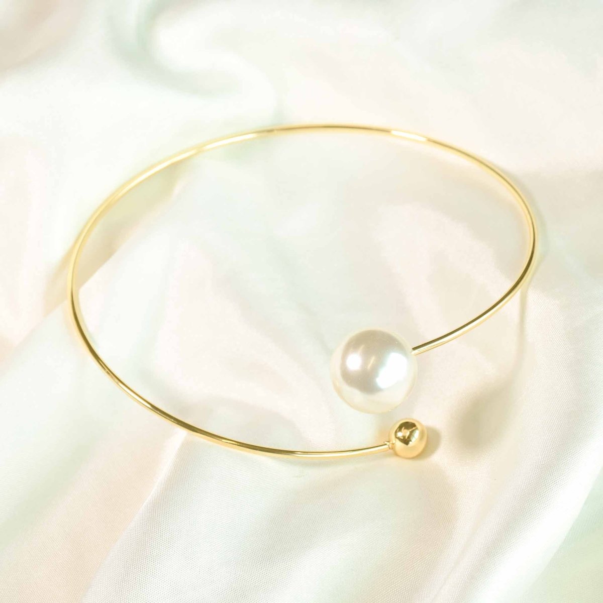 Timeless Pearl Embrace Choker - Upakarnaproduct_type