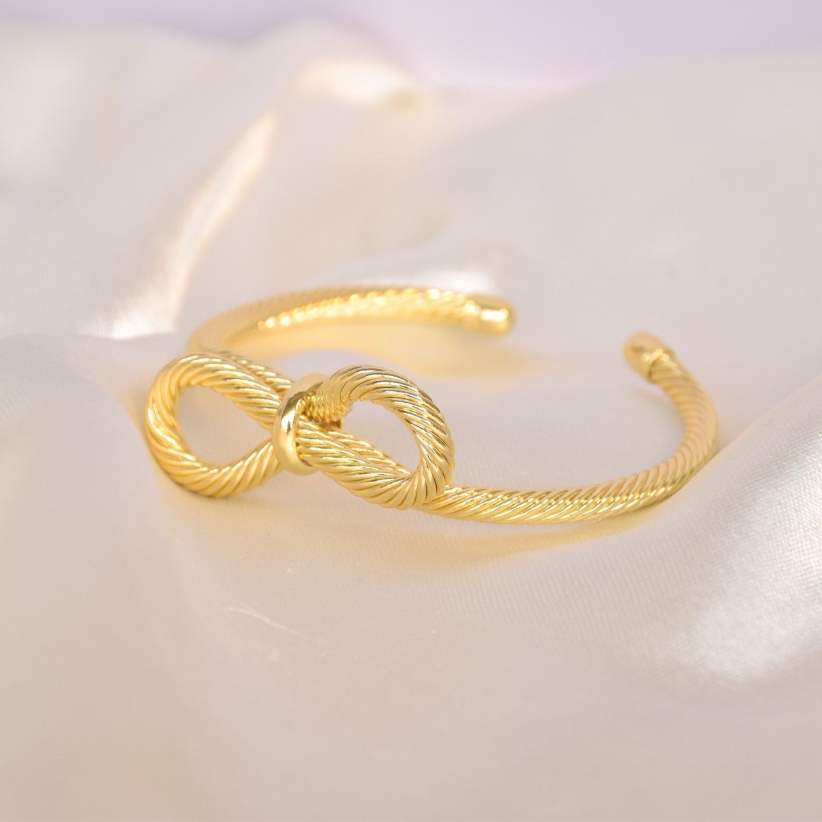 Twisted Infinity Cuff Bangle - Upakarnaproduct_type