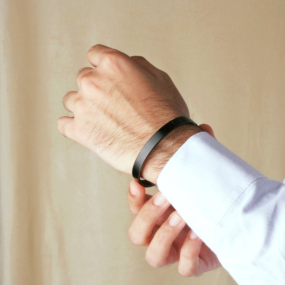 Classic solid men’s kada with a sleek matte finish and anti-tarnish design, available in rosegold, silver, golden, and black, perfect for everyday wear and effortless masculine styling.