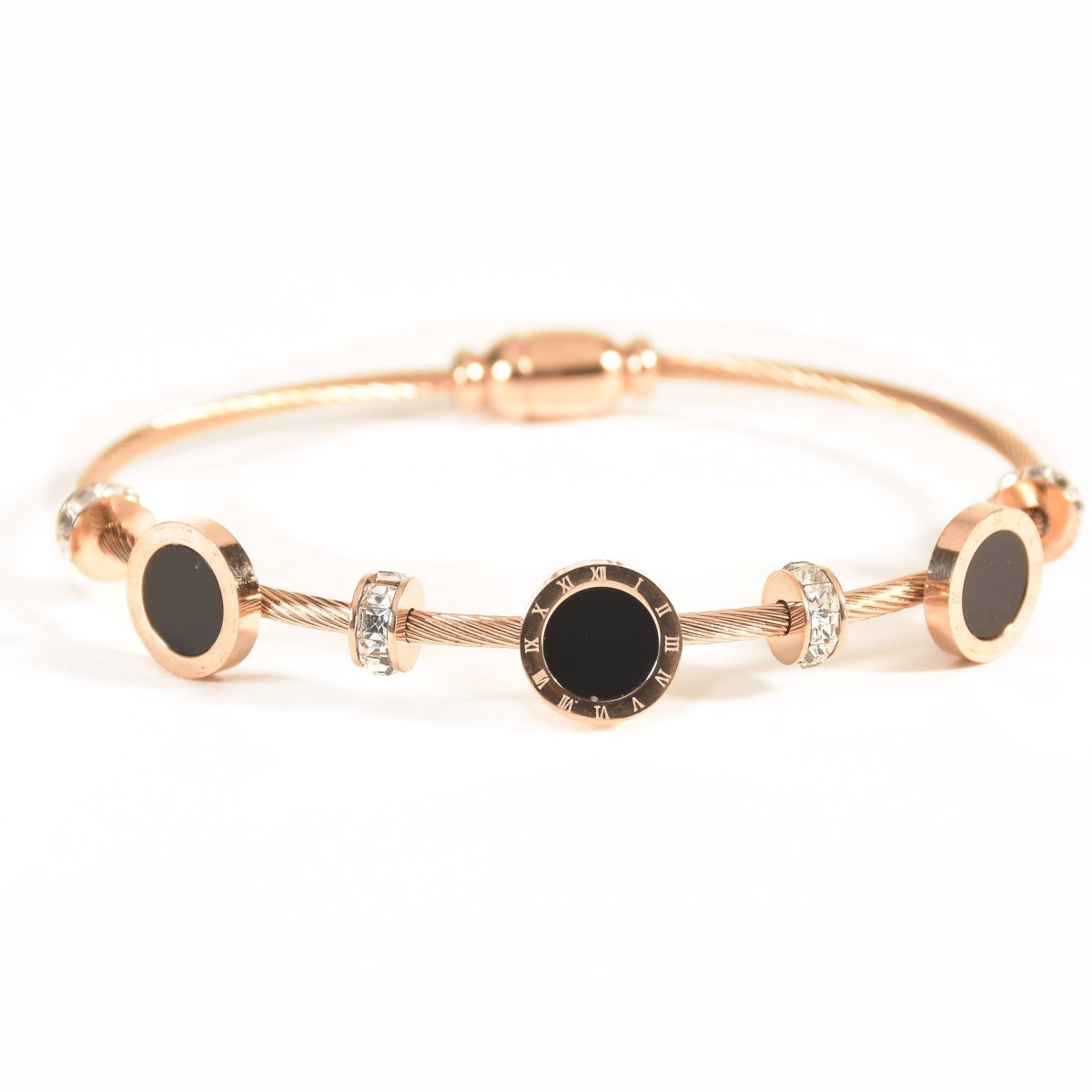 Elegant rosegold black pearl bangle with a secure magnetic lock and anti-tarnish finish, perfect for everyday elegance, chic stacking, and thoughtful gifting.
