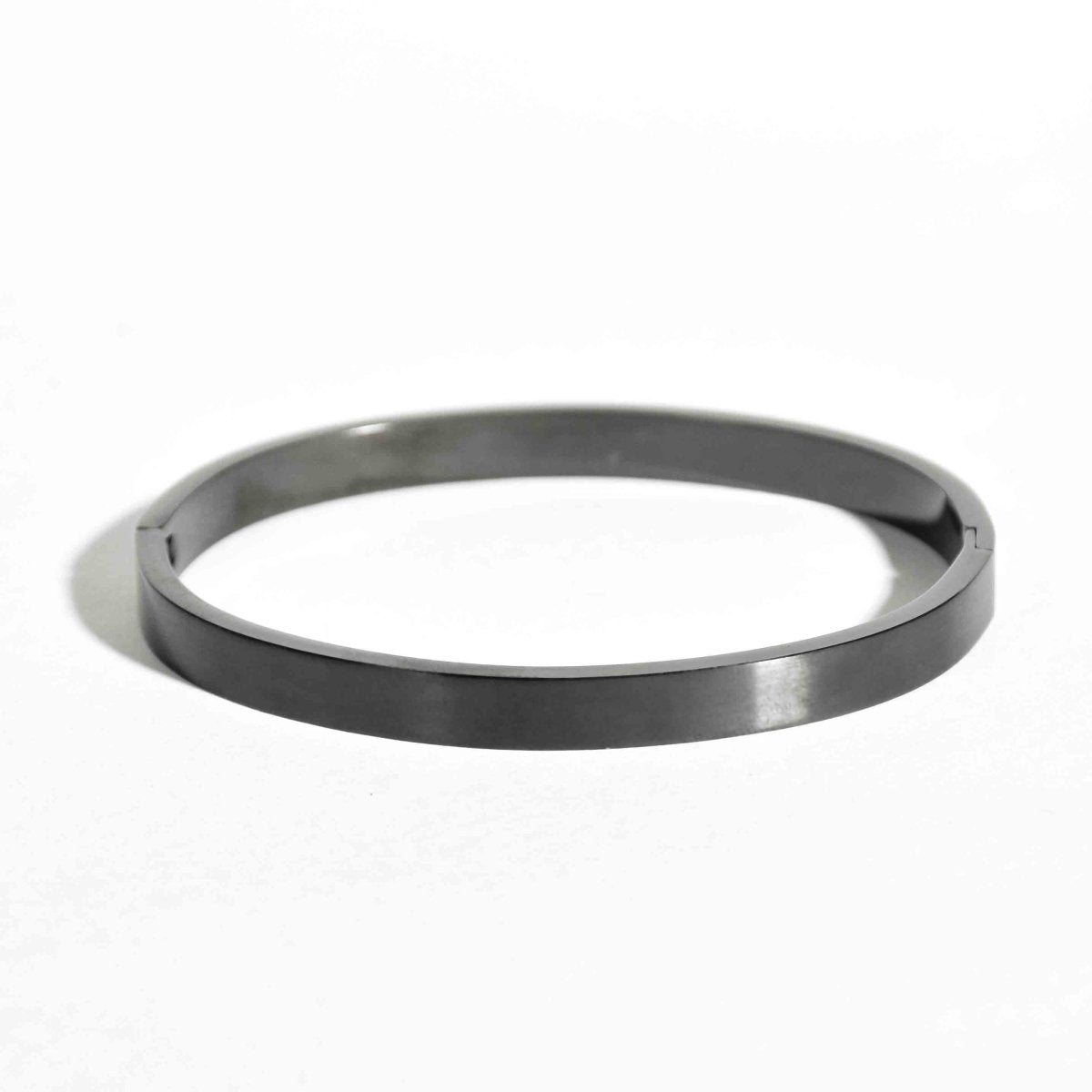 Classic solid men’s kada with a sleek matte finish and anti-tarnish design, available in rosegold, silver, golden, and black, perfect for everyday wear and effortless masculine styling.

