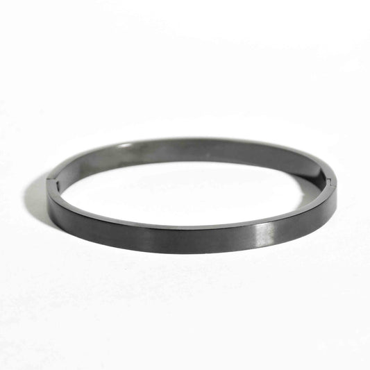 Classic solid men’s kada with a sleek matte finish and anti-tarnish design, available in rosegold, silver, golden, and black, perfect for everyday wear and effortless masculine styling.