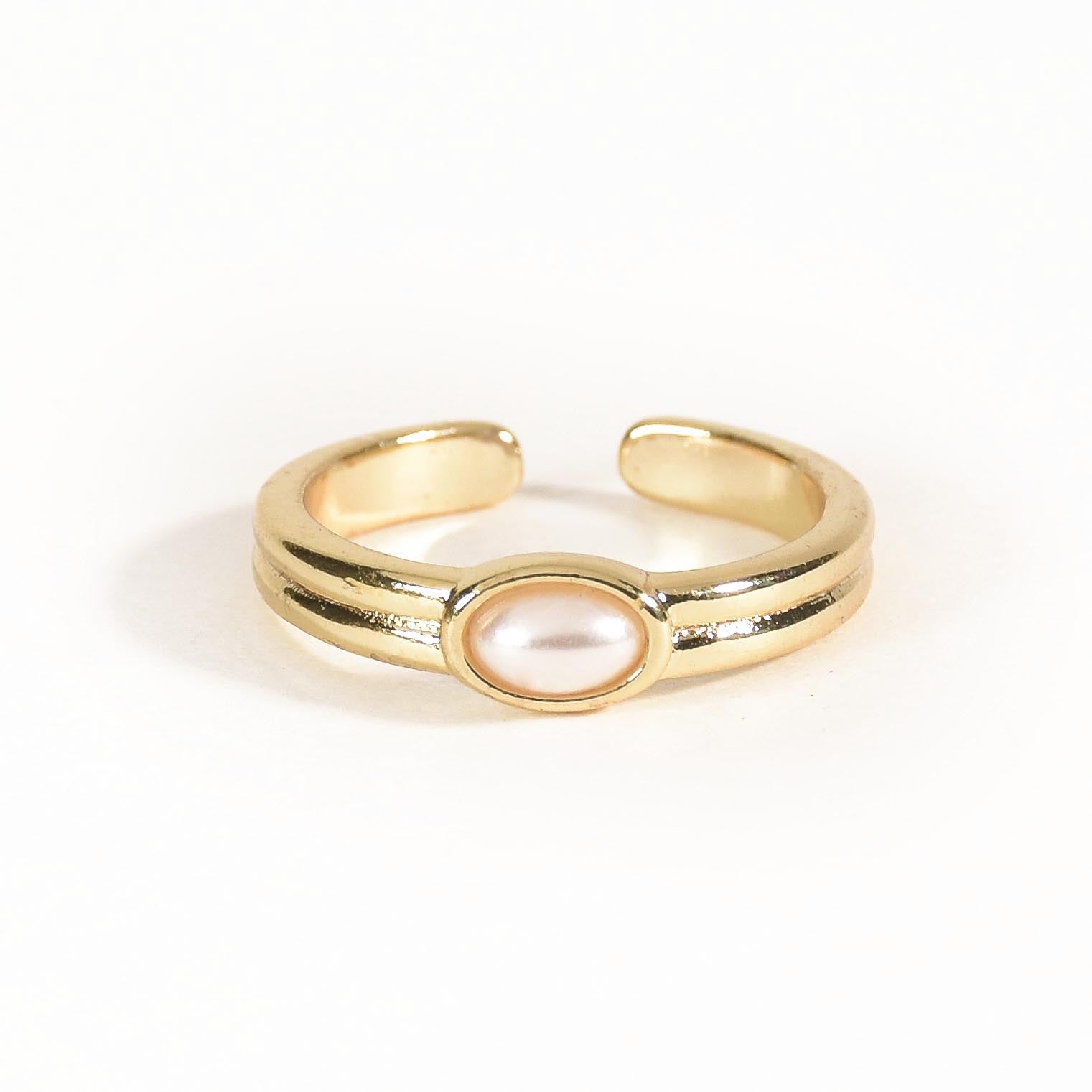 Classic Oval Pearl Ring