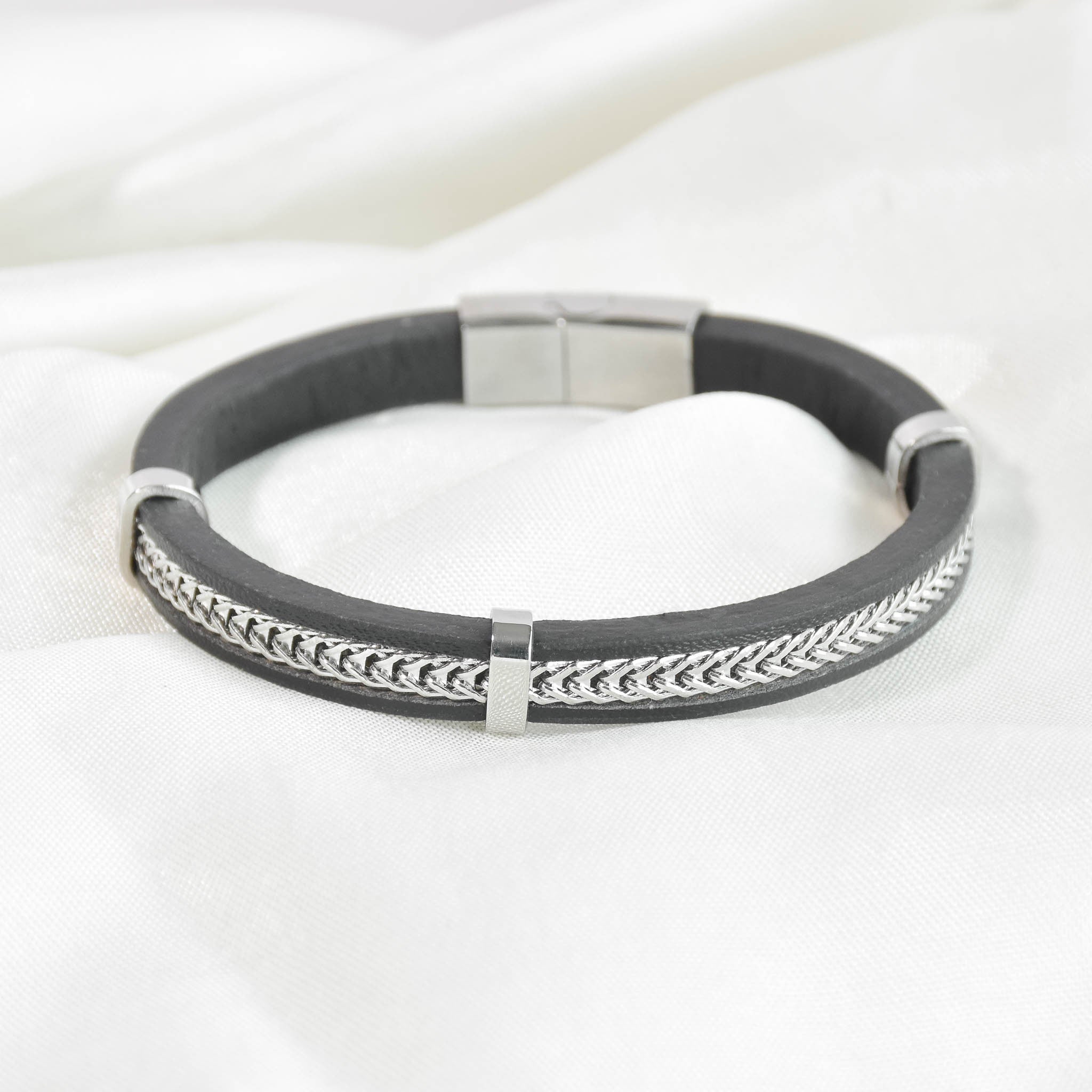 Silver Vein Mens Bracelet