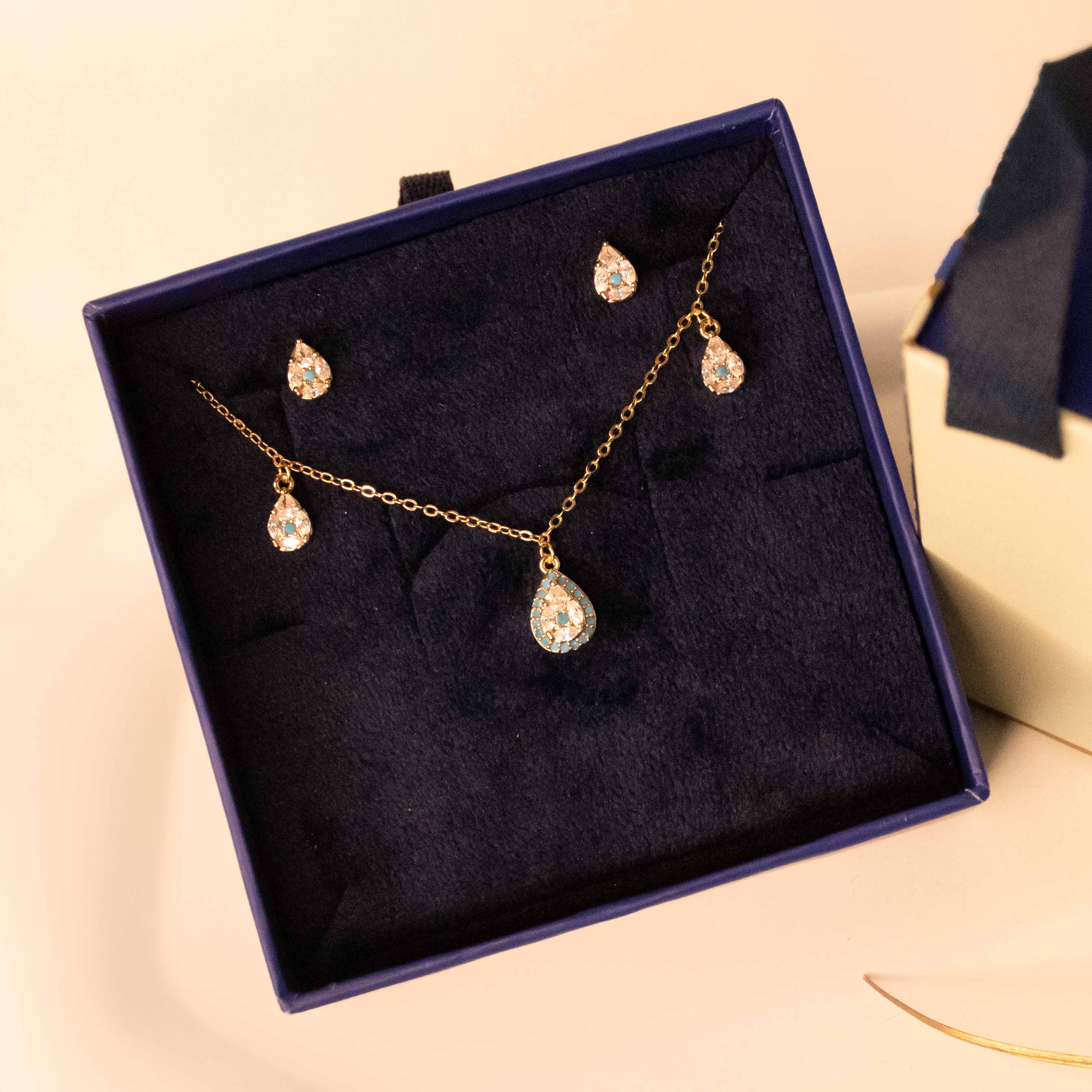 Pear Embedded Necklace Gift Set